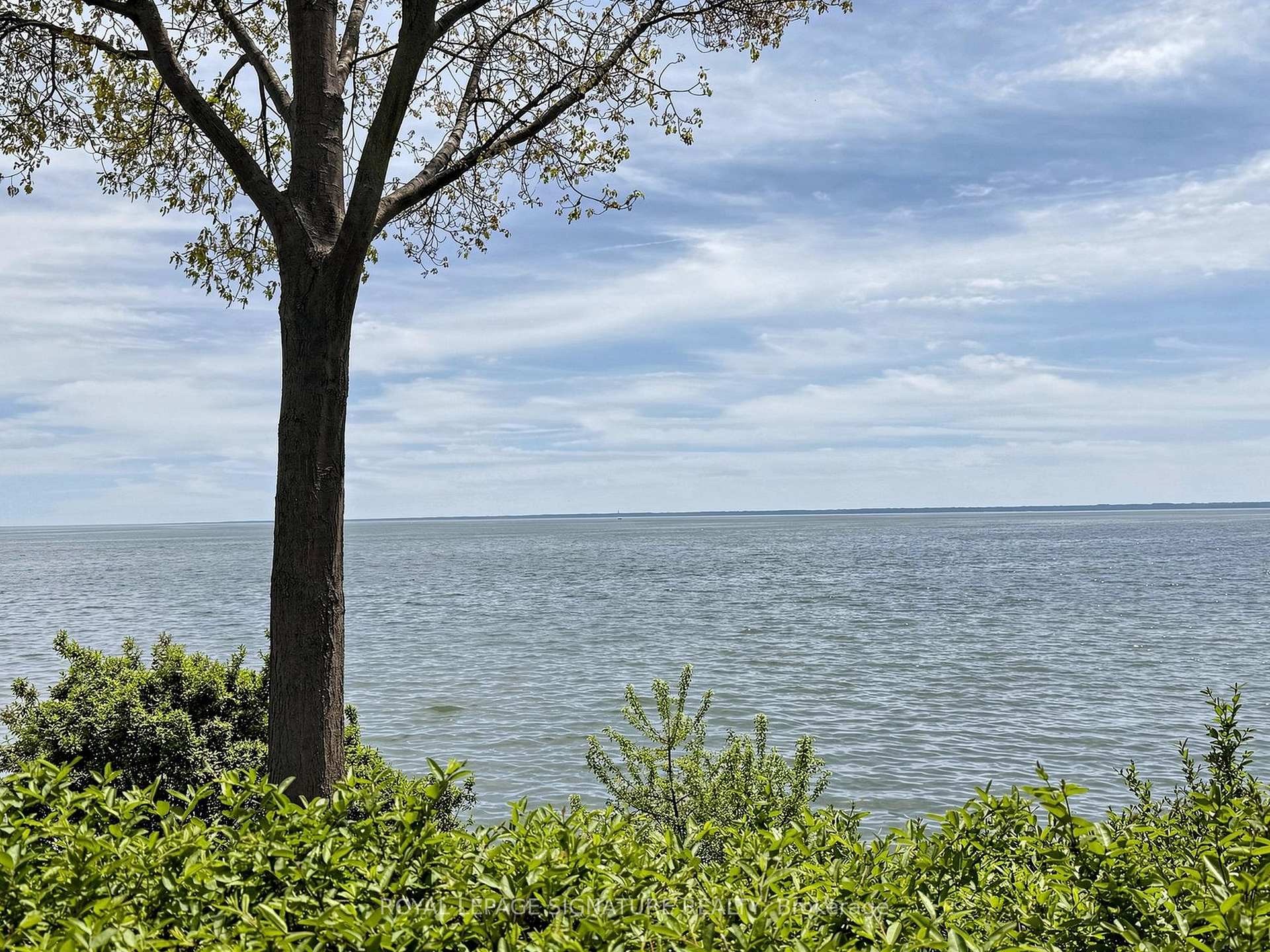 2094 Water's Edge Drive — property photo