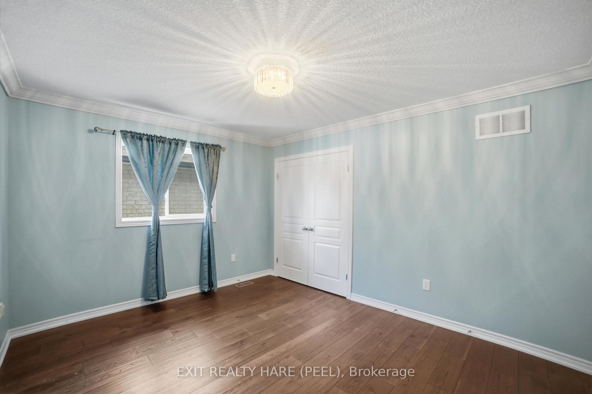 174 Irwin Avenue — property photo