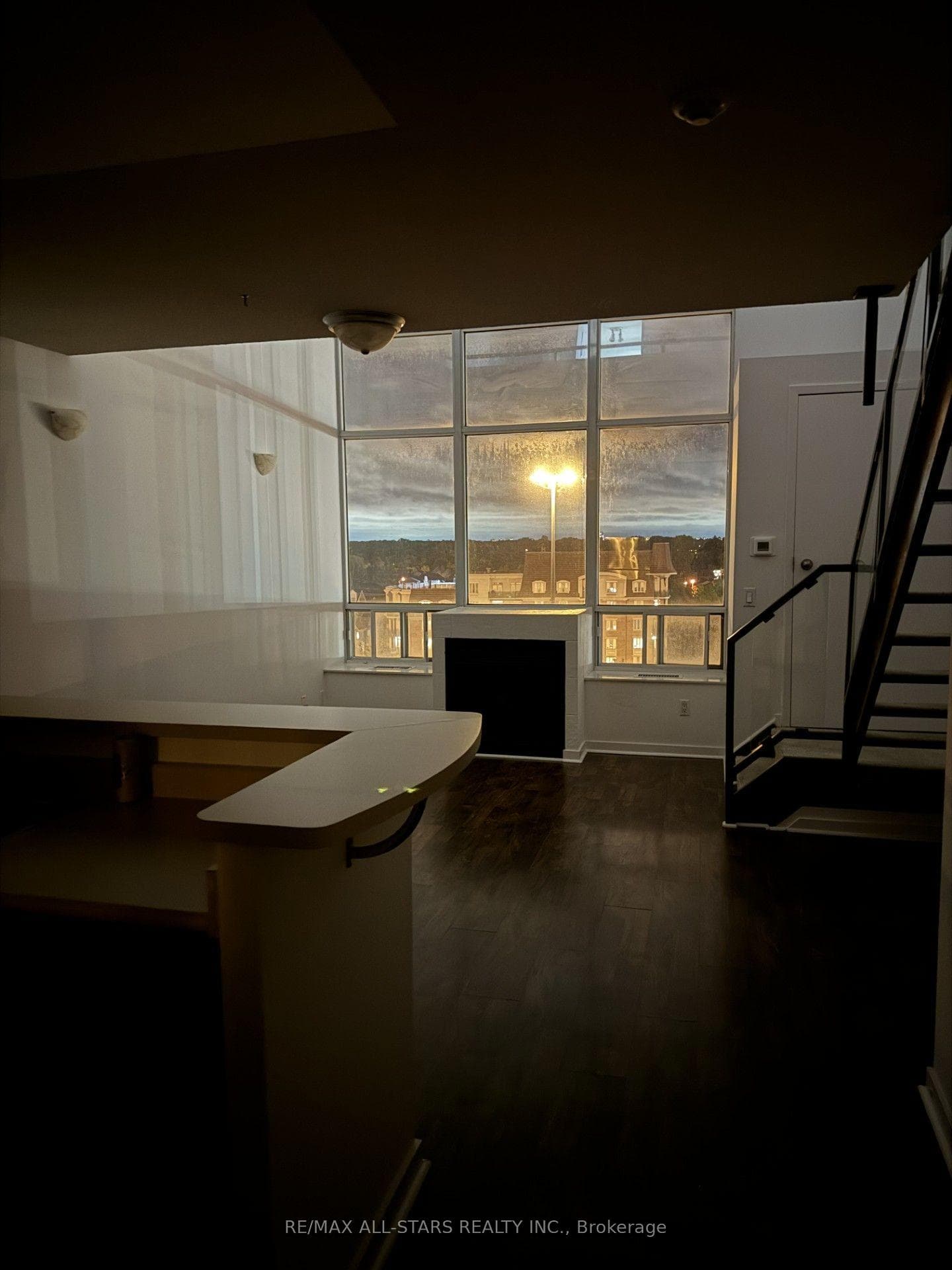 621- 250 Manitoba Street — property photo