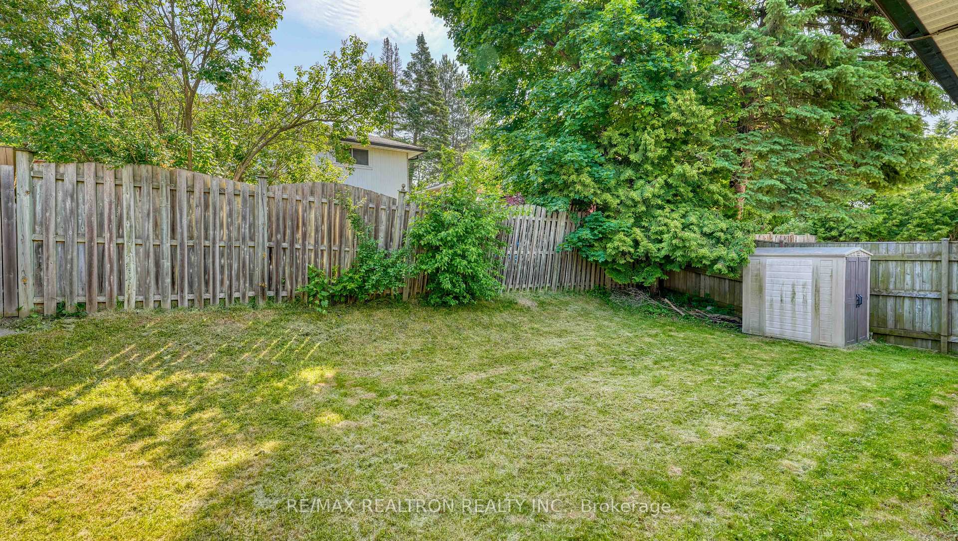 579 Pinewood Street — property photo