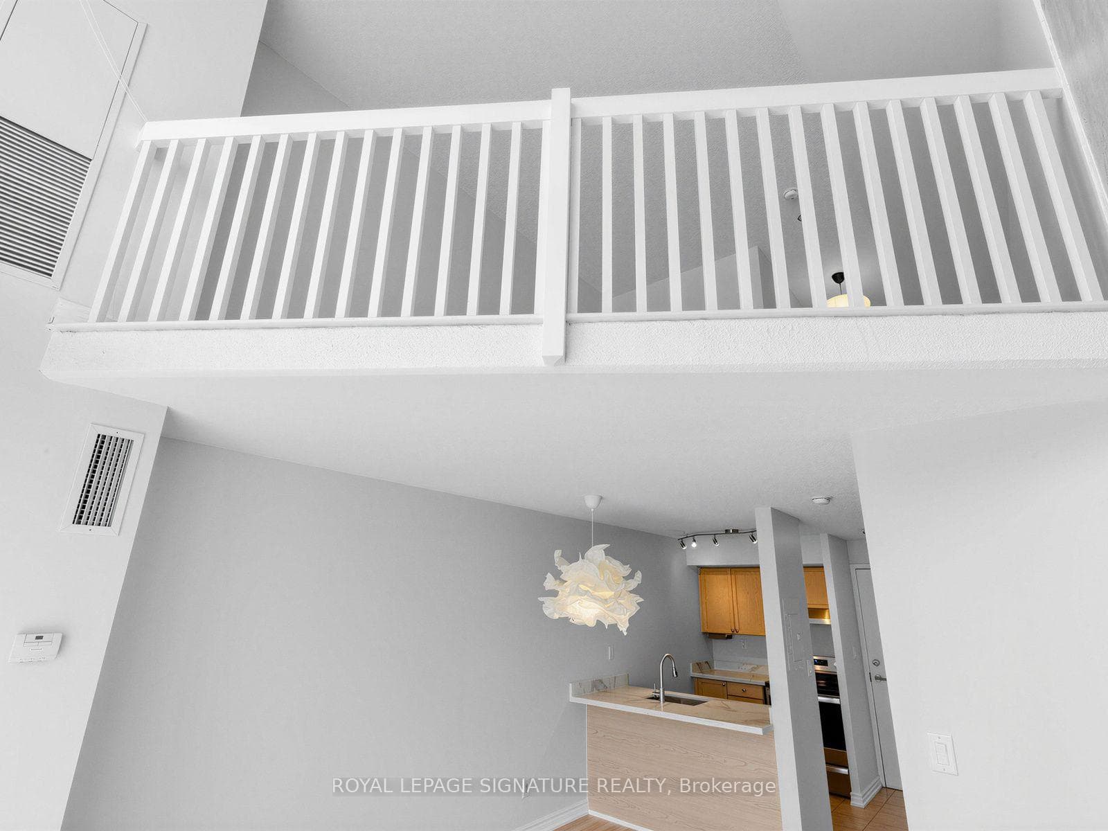 438- 1029 King Street — property photo