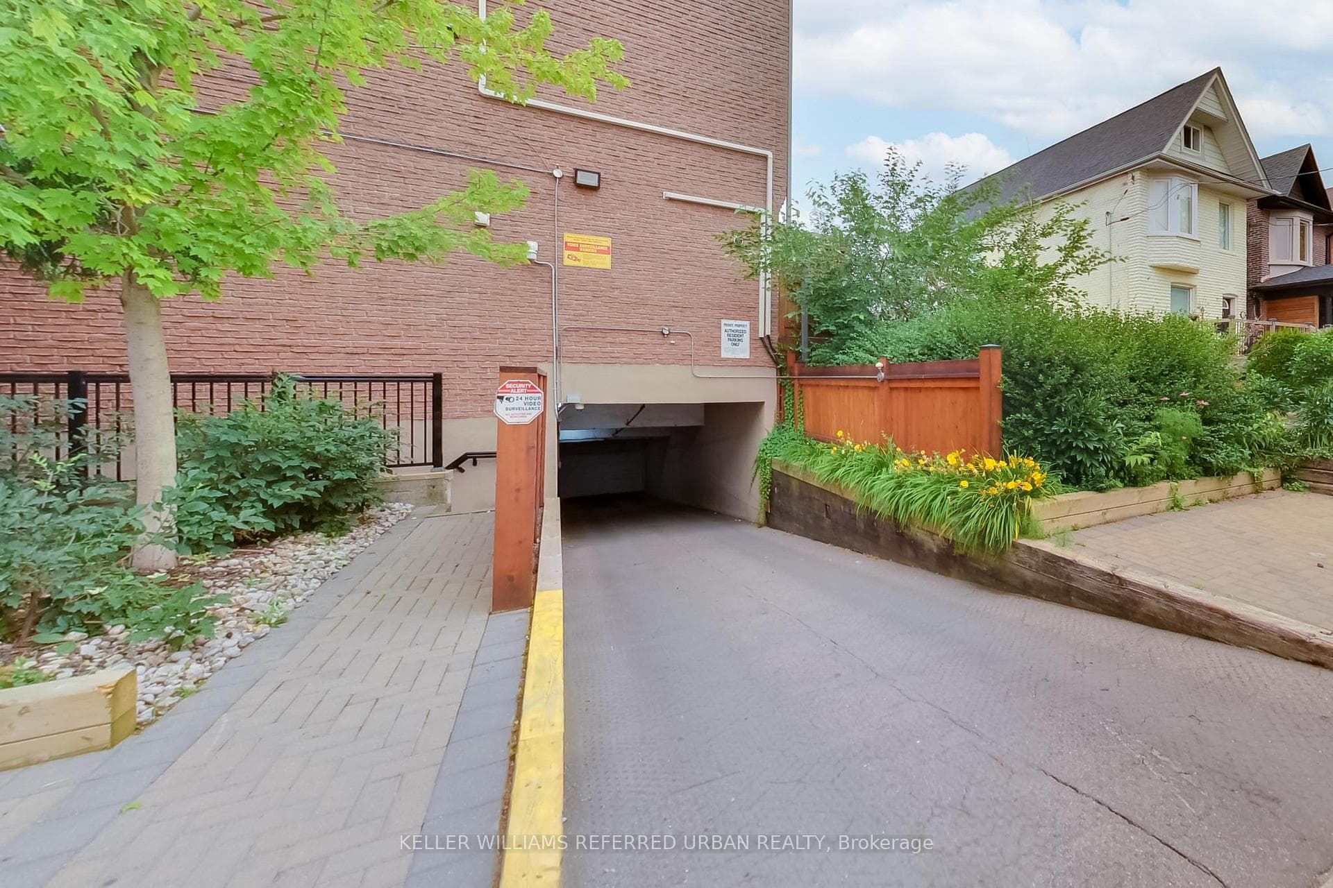 22- 1666 Queen Street — property photo