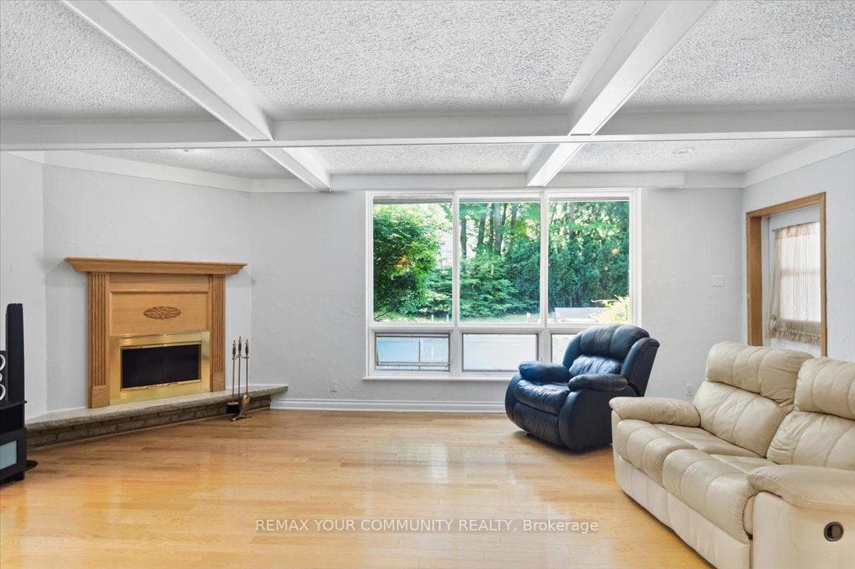 1528 Knareswood Drive — property photo