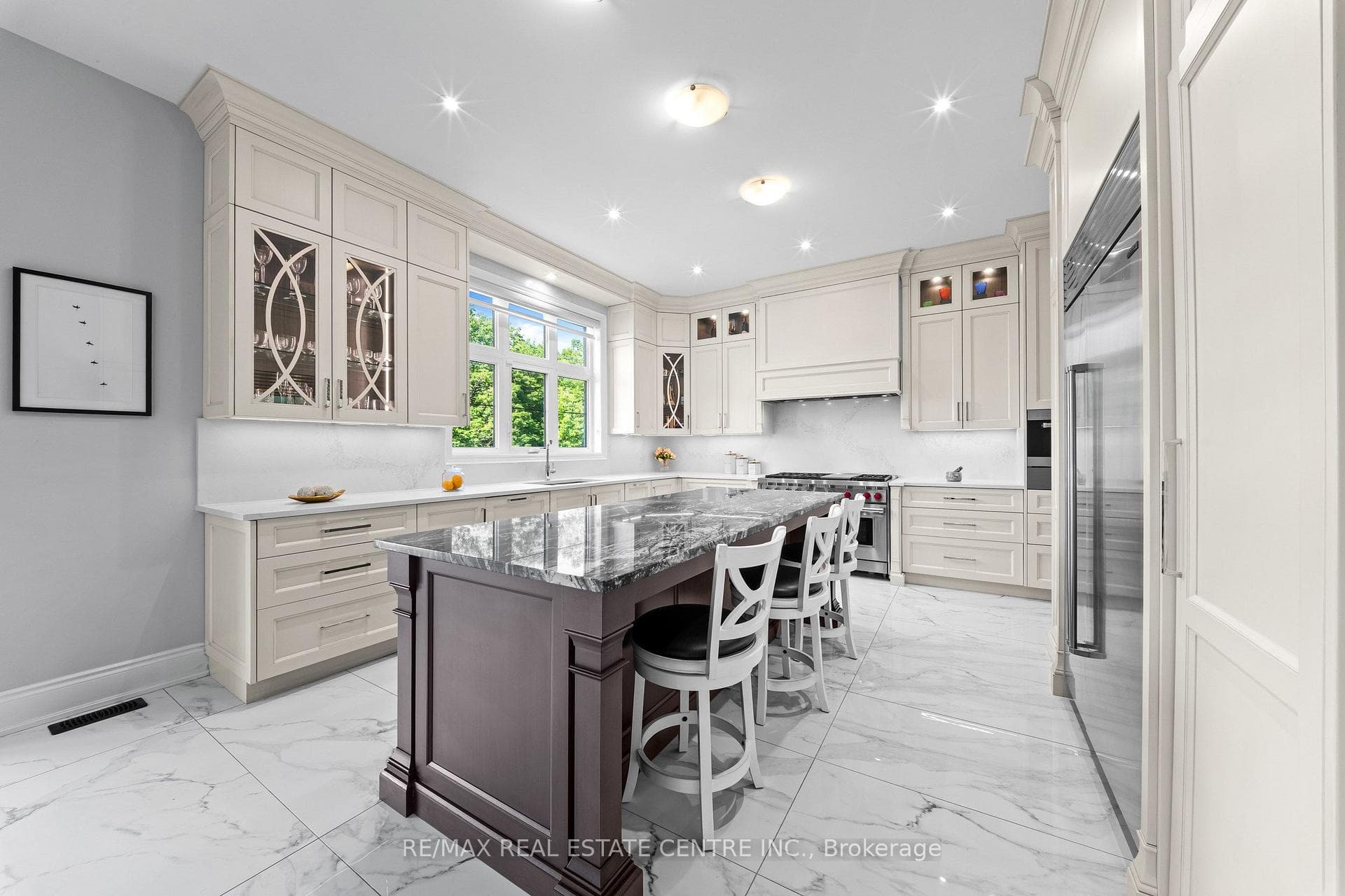70 Appleyard Avenue — property photo