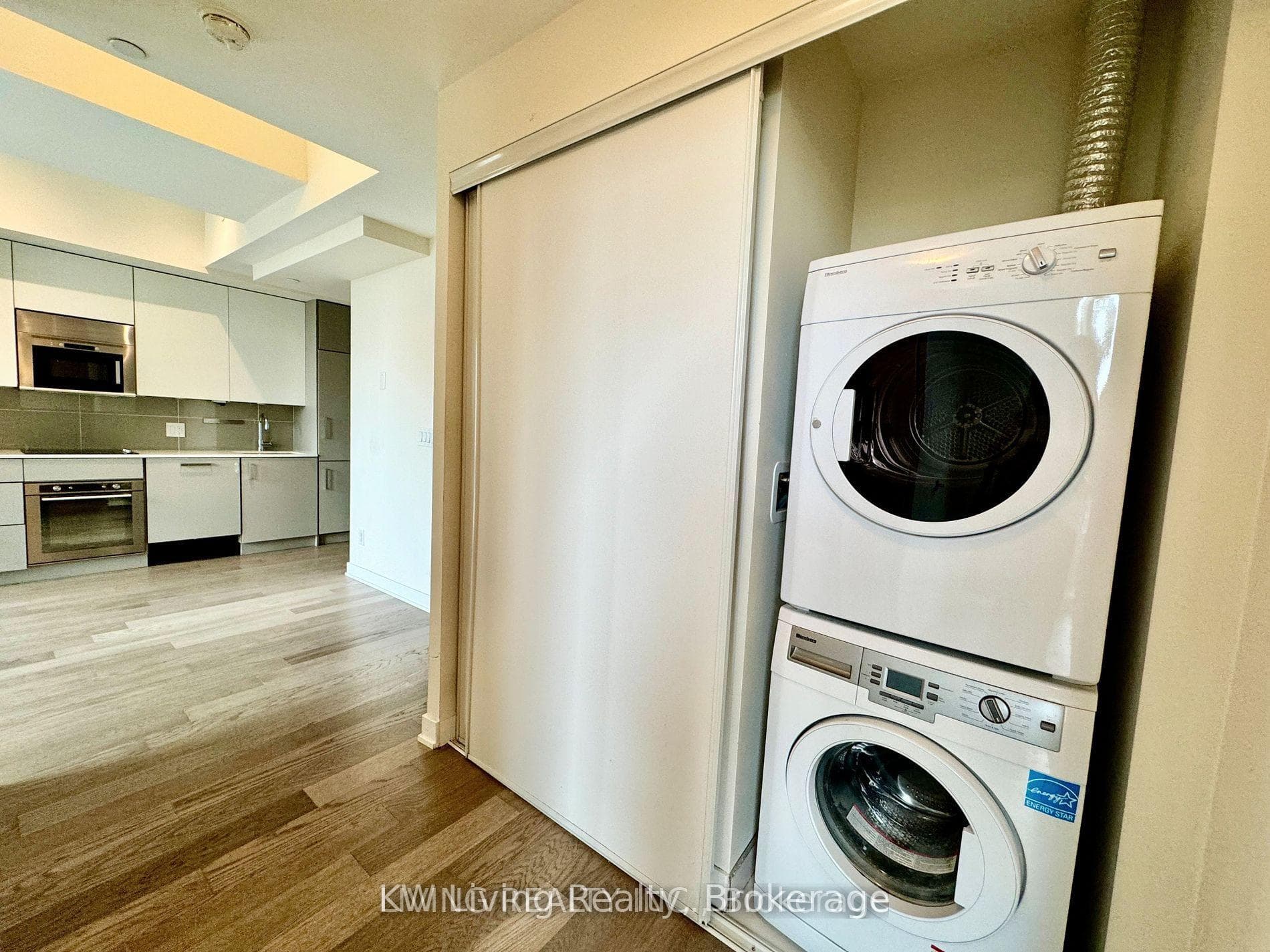 1006- 17 Dundonald Street — property photo