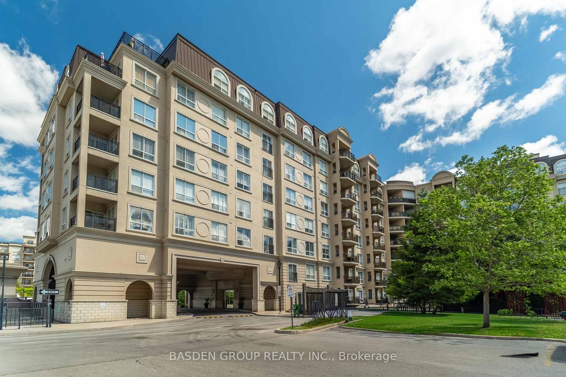 309- 1 Maison Parc Court — property photo