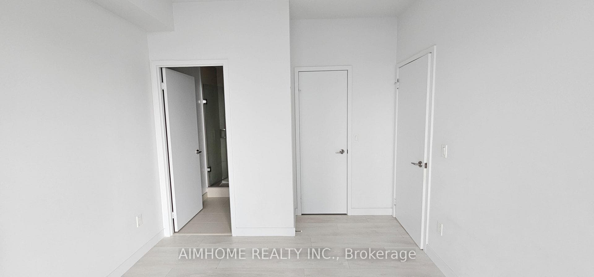 1711- 8 Eglinton Avenue — property photo