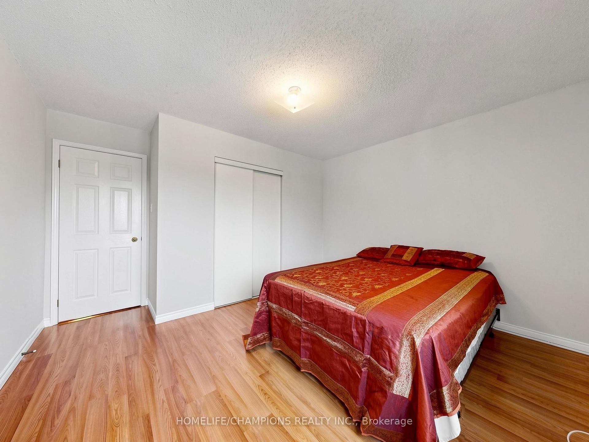 1622 Sandhurst Crescent — property photo