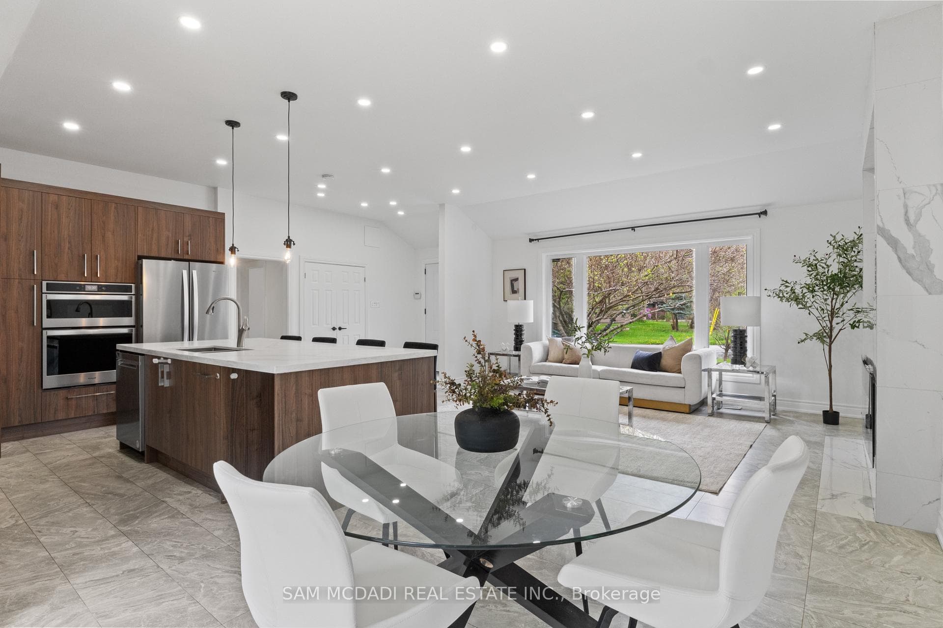 927 Ingersoll Court — property photo