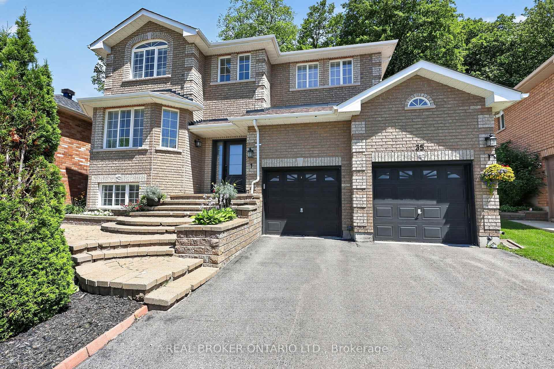 35 Bloom Crescent — property photo
