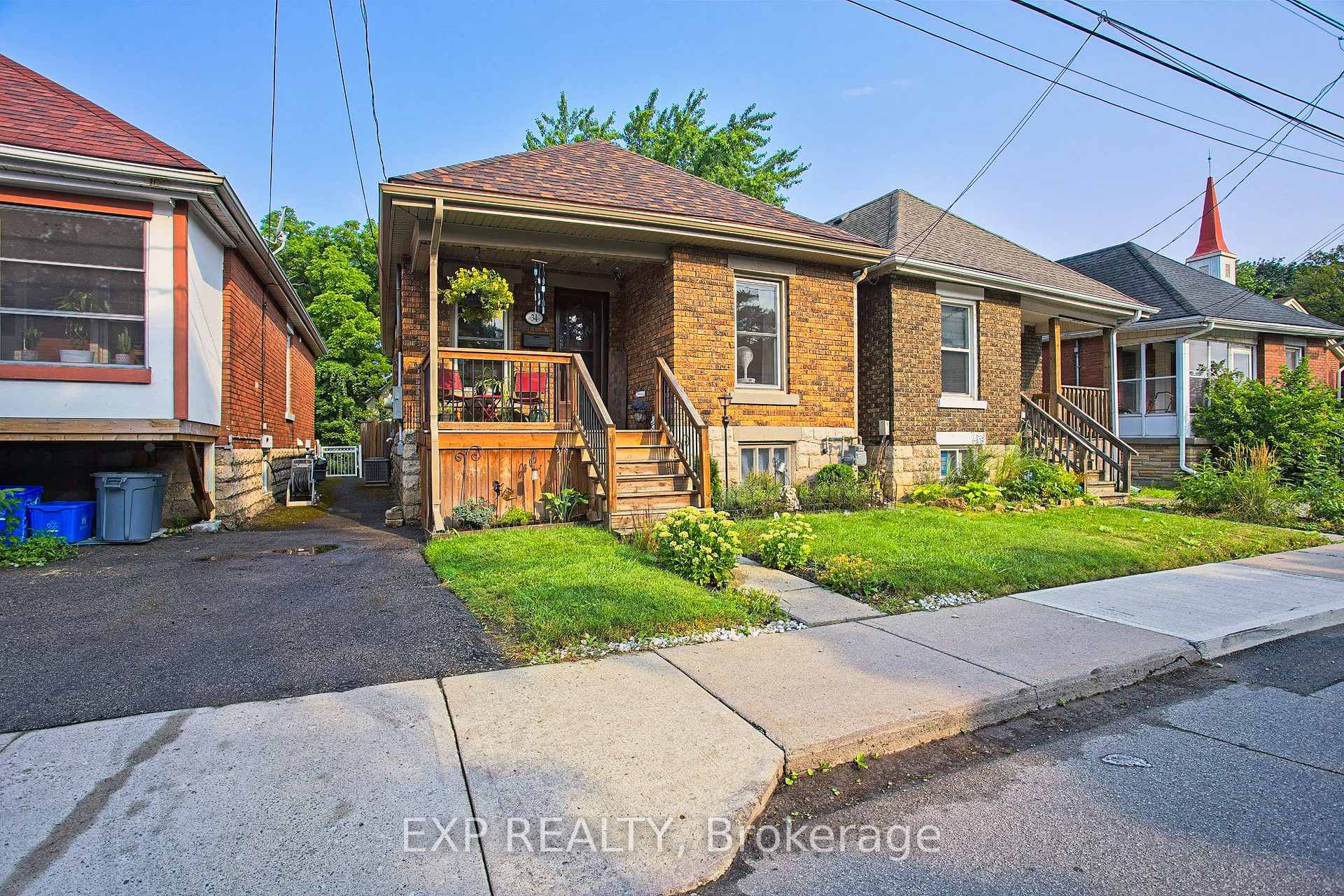 34 Poplar Avenue — property photo