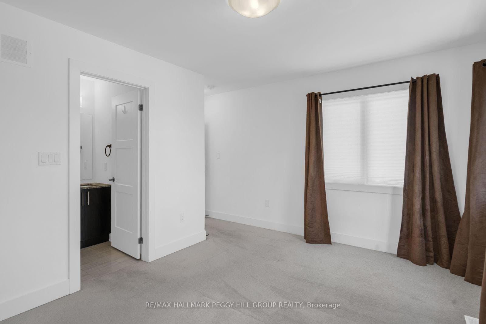 30 Pumpkin Corner Crescent — property photo