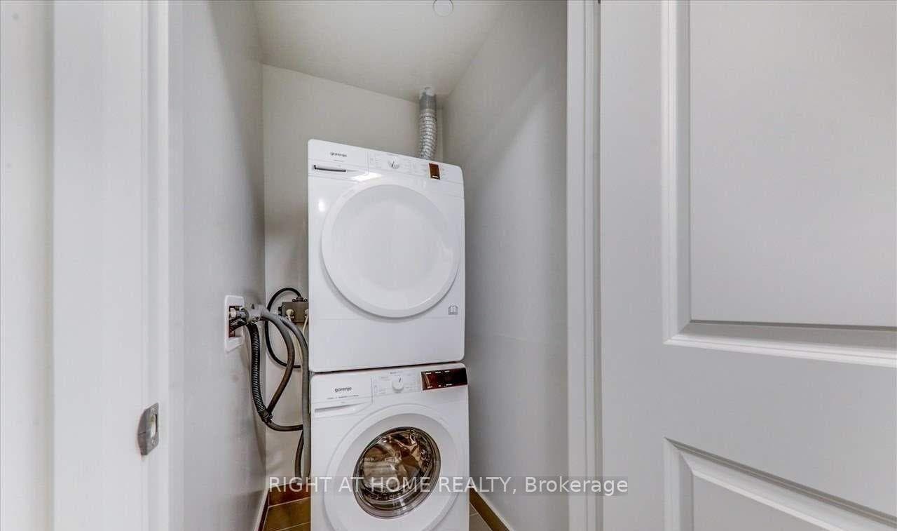 302- 9700 Ninth Line — property photo