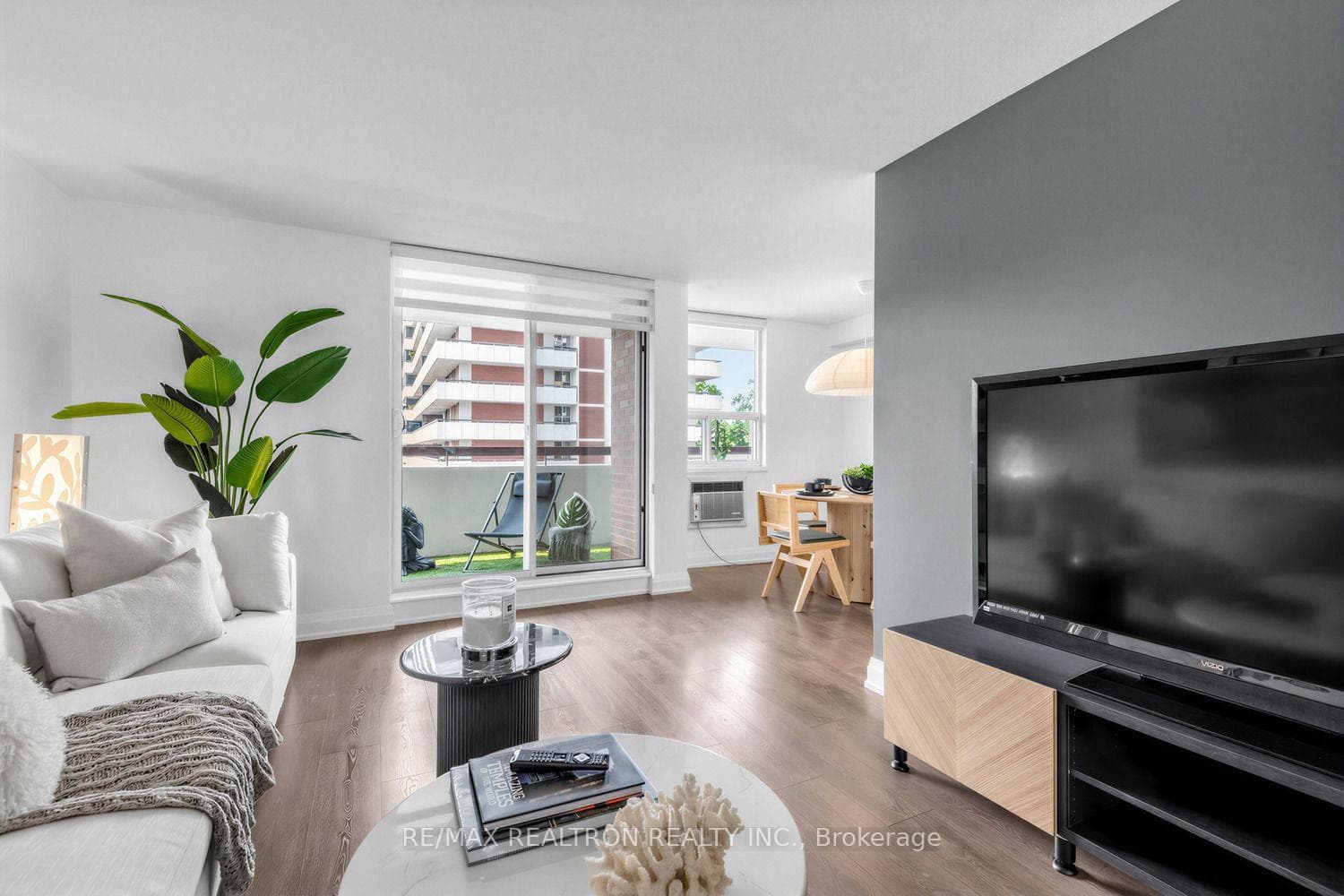 211- 1 Royal Orchard Boulevard — property photo