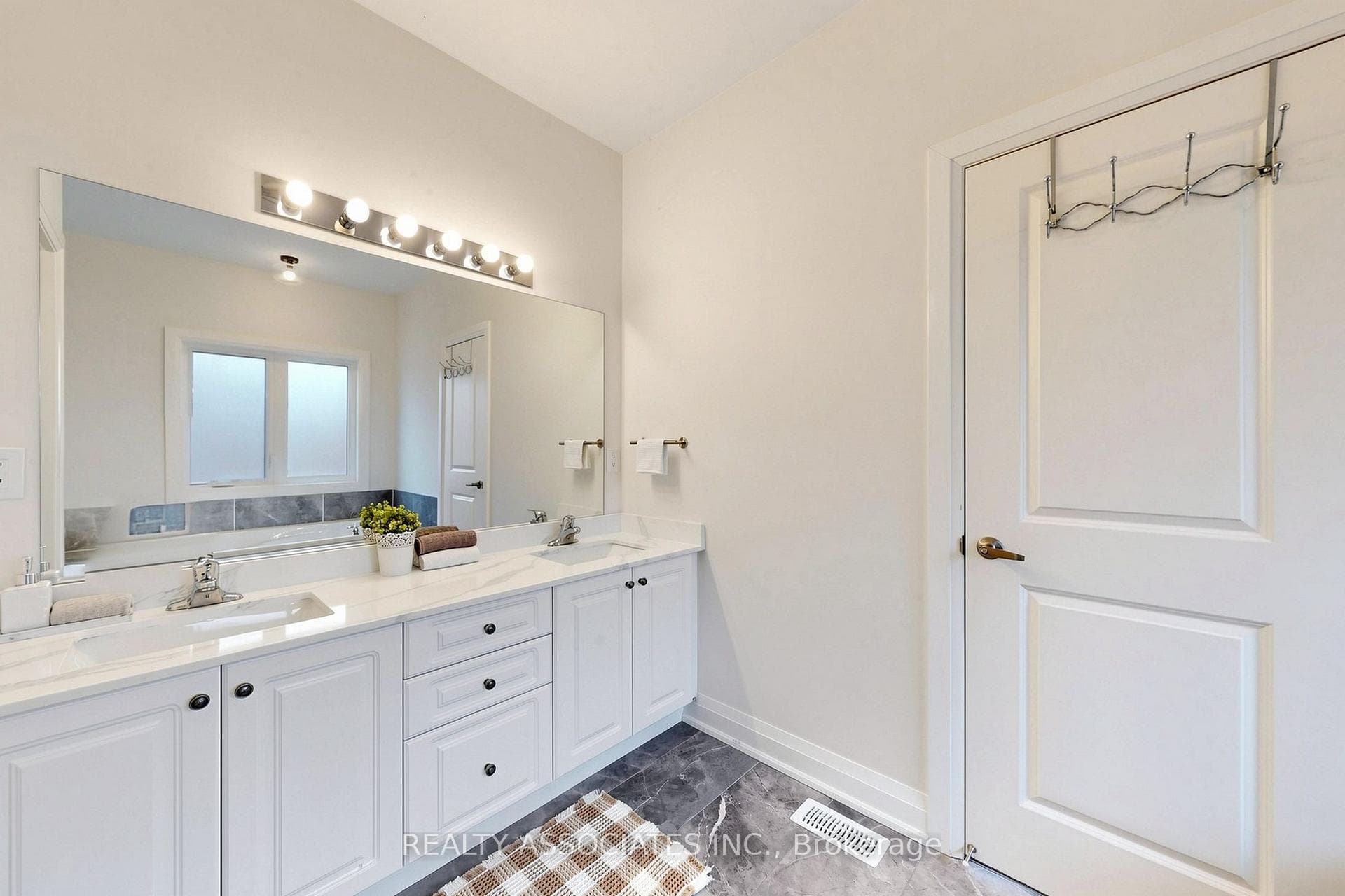 4029 Ellesmere Road — property photo