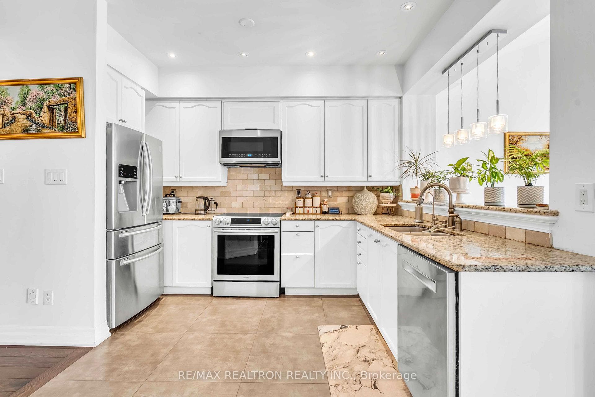 36 Edgemont Court — property photo