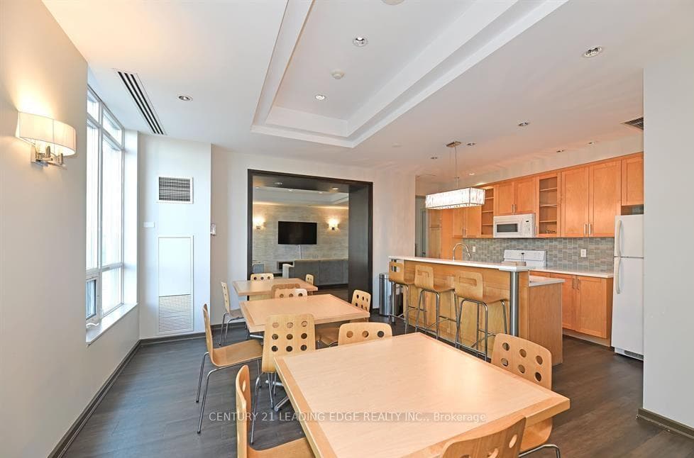 1012- 212 Eglinton Avenue — property photo