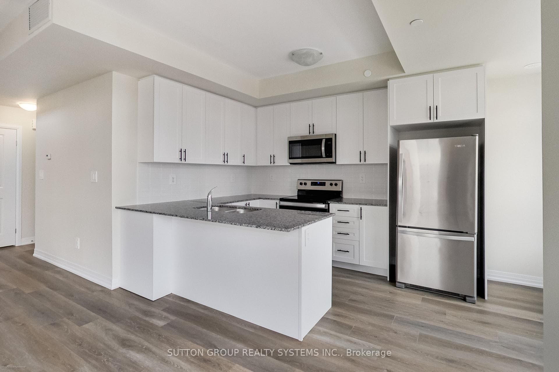 102- 1593 Rose Way — property photo