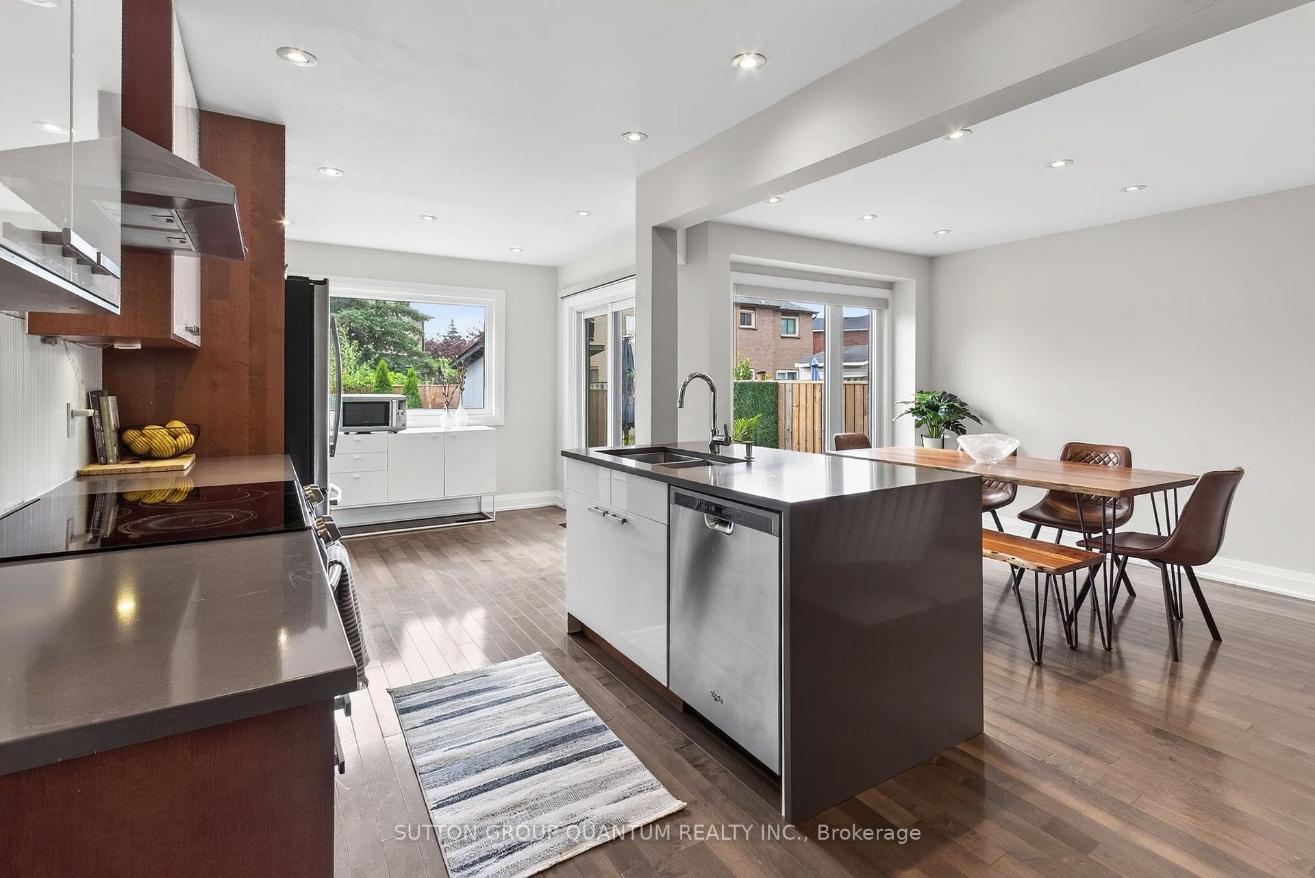 4413 Lee Drive — property photo