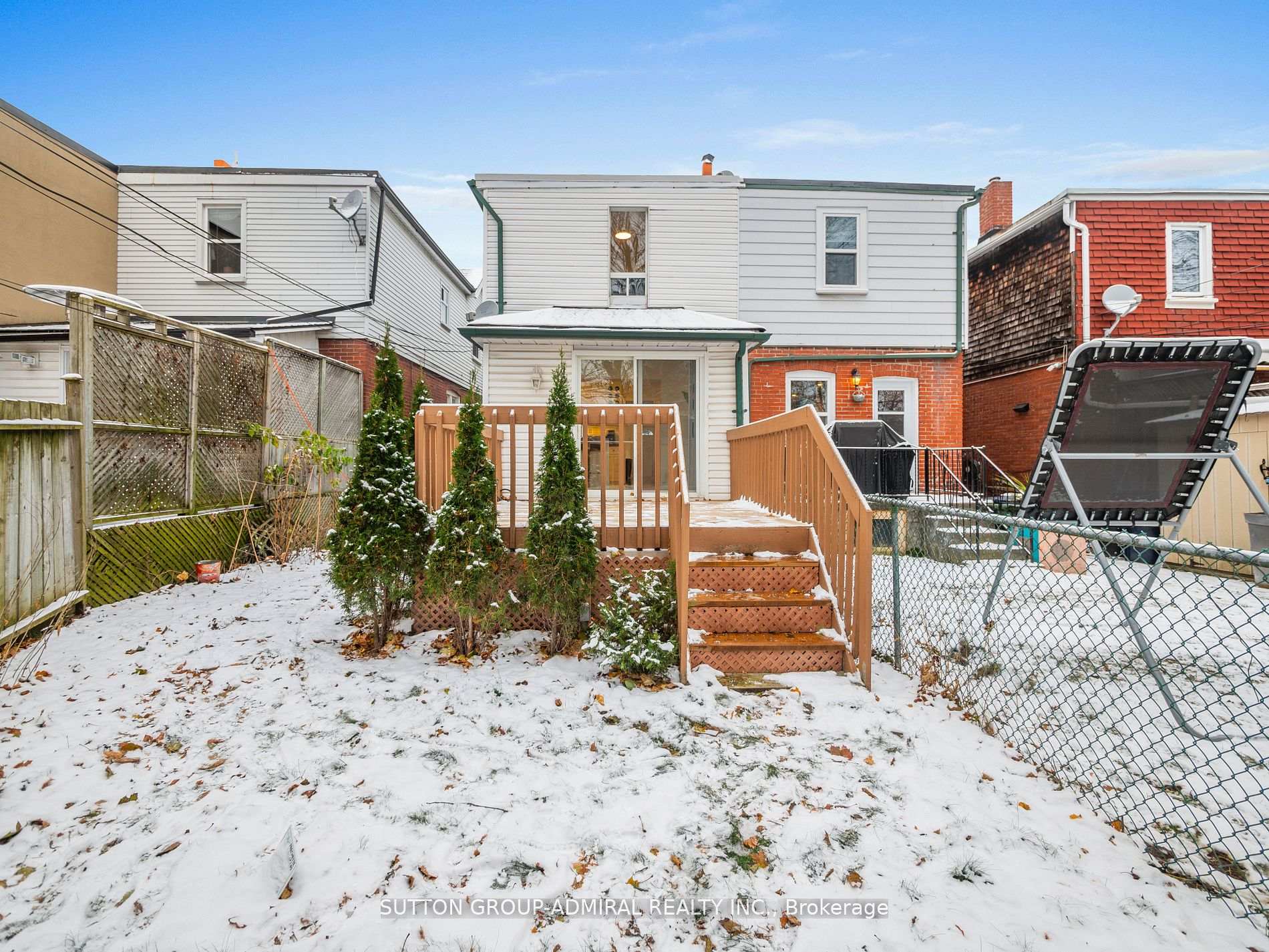 389 Davisville Avenue — property photo