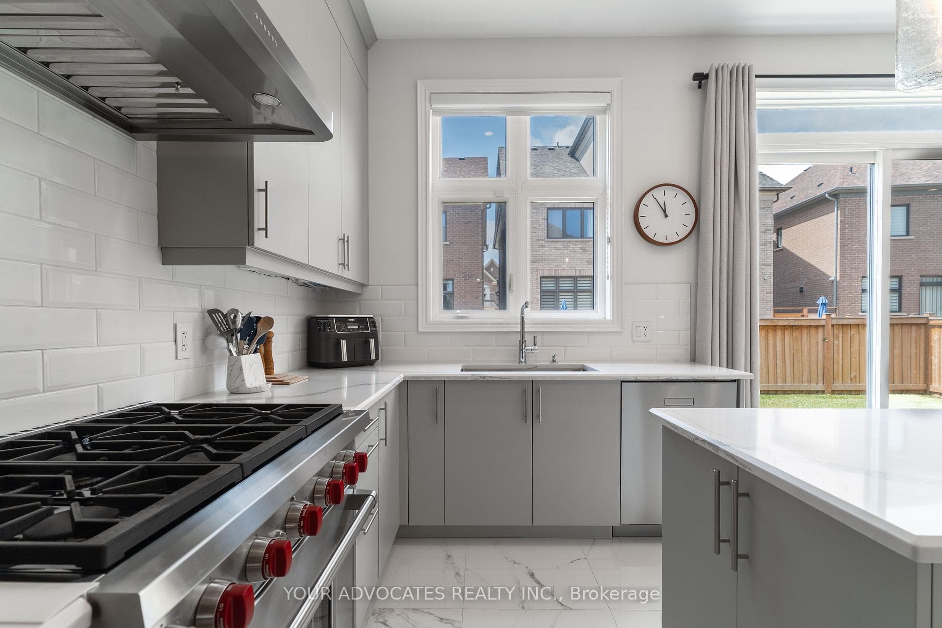 1390 Queens Plate Road — property photo