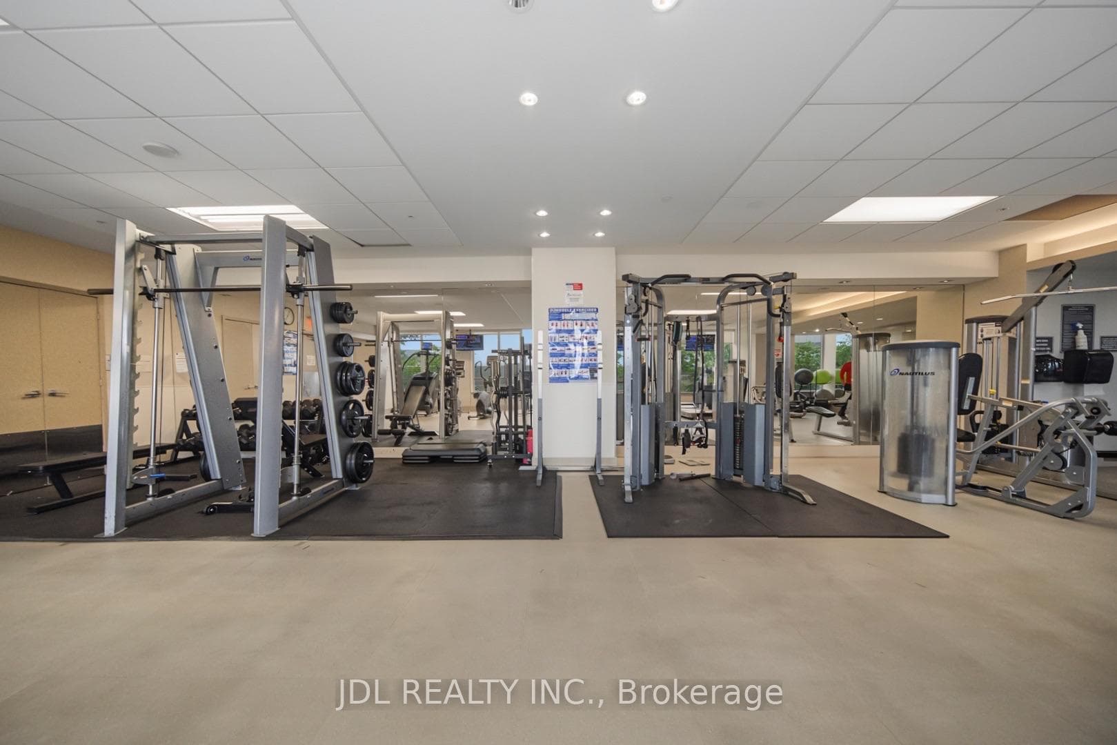 902- 7165 Yonge Street — property photo