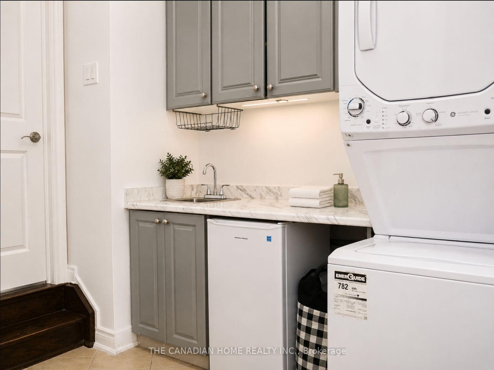 84 Royal West Drive — property photo