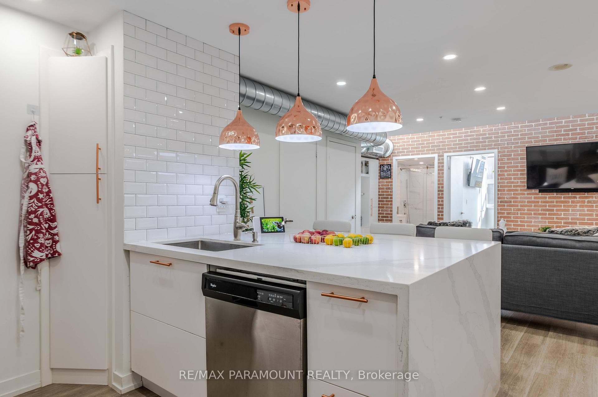 315- 1410 Dupont Road — property photo