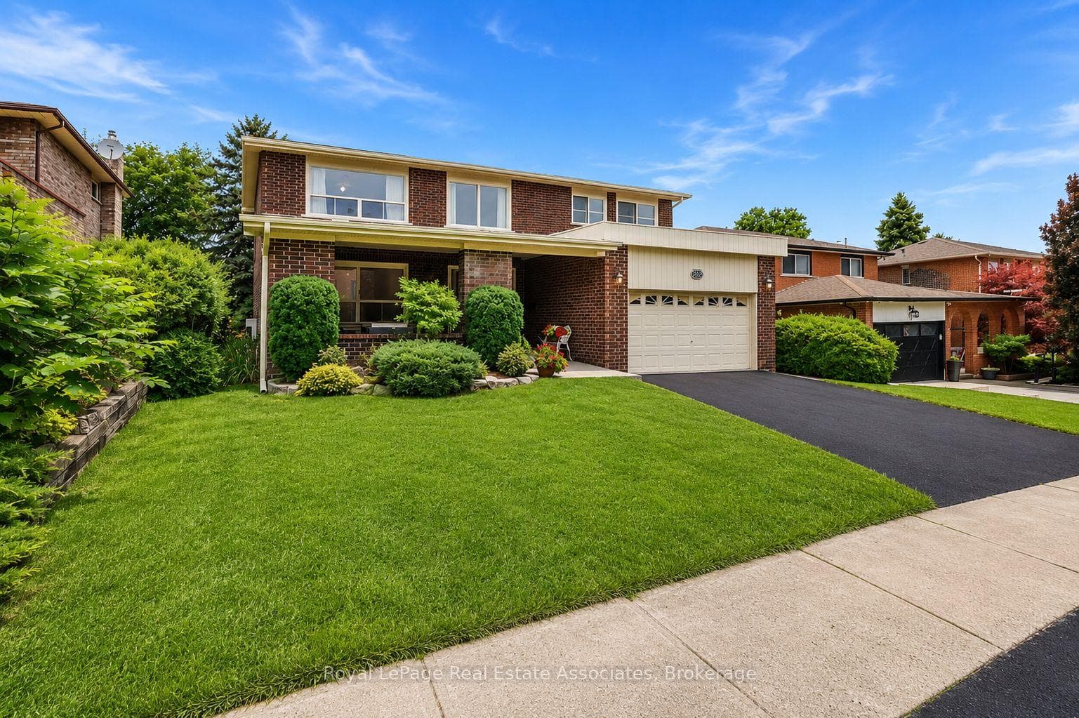 2529 Claymore Crescent — property photo