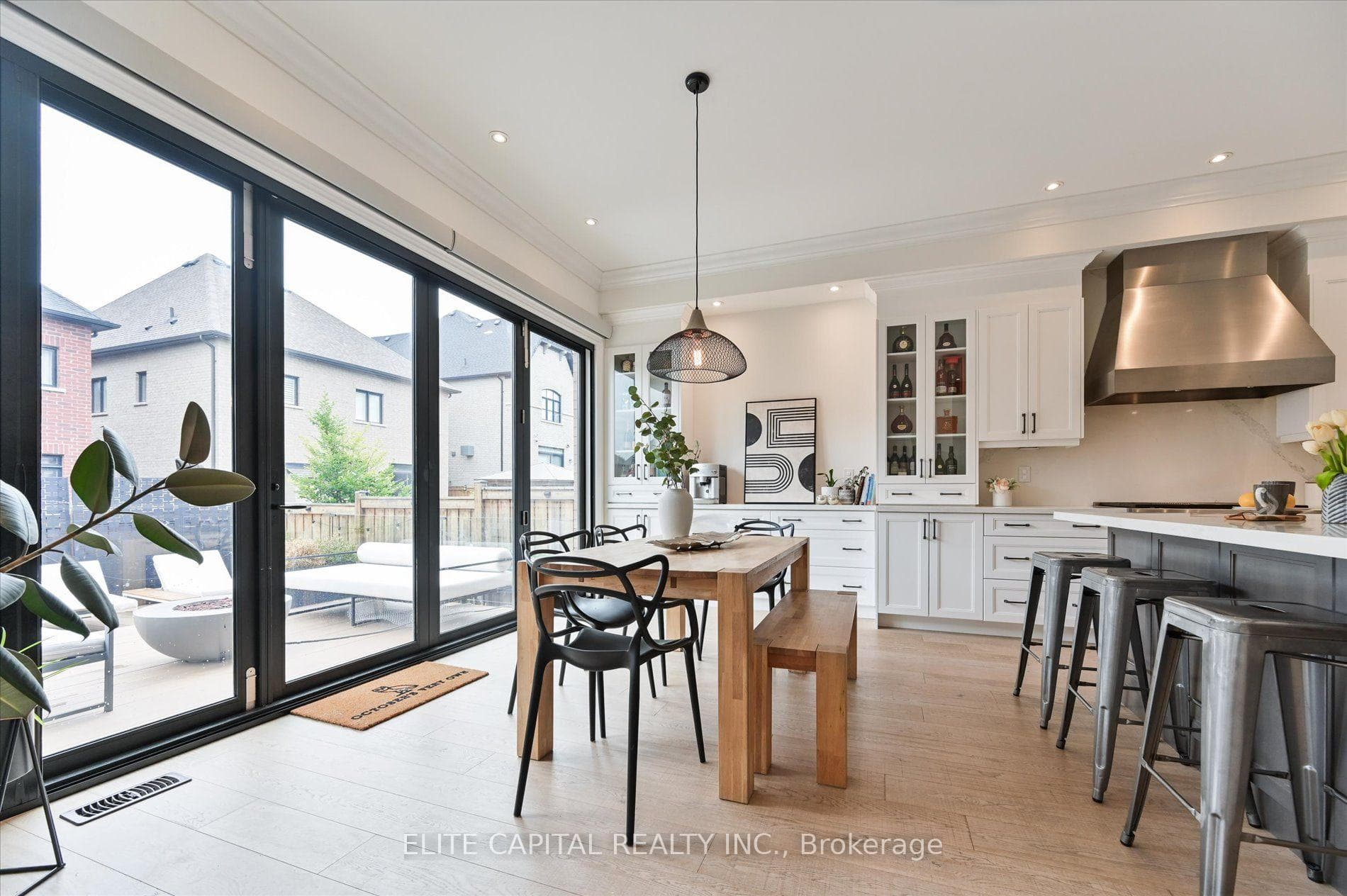 8 GOLD CREEK Street — property photo