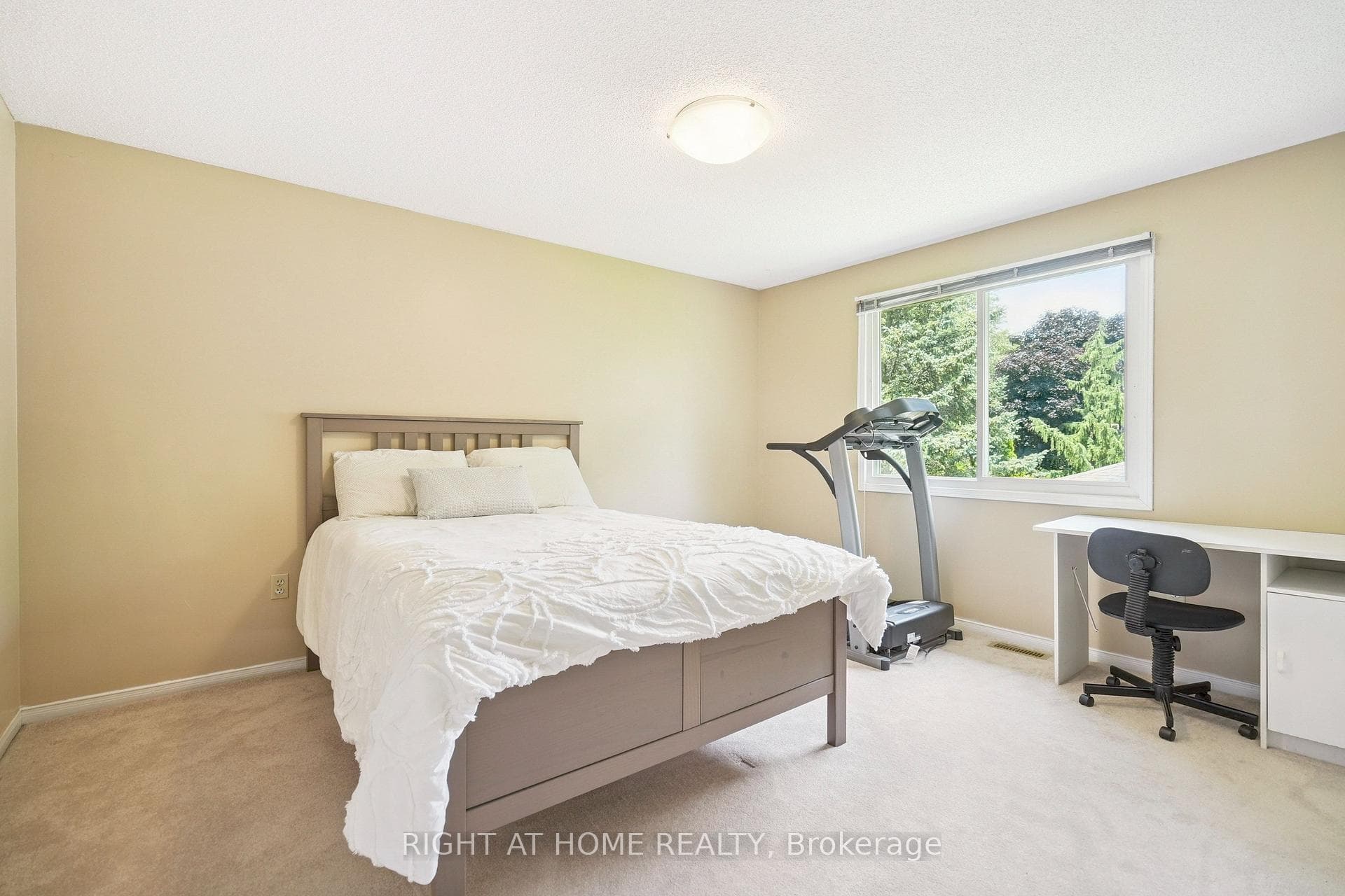 309 Amberly Boulevard — property photo