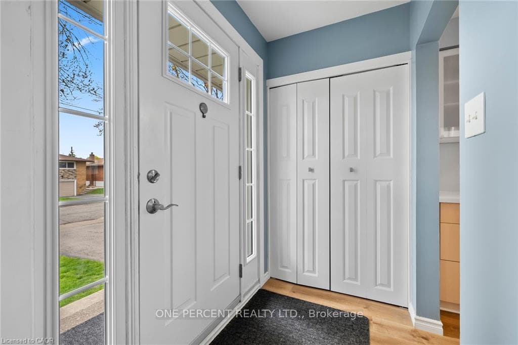 42 Atwater Crescent — property photo