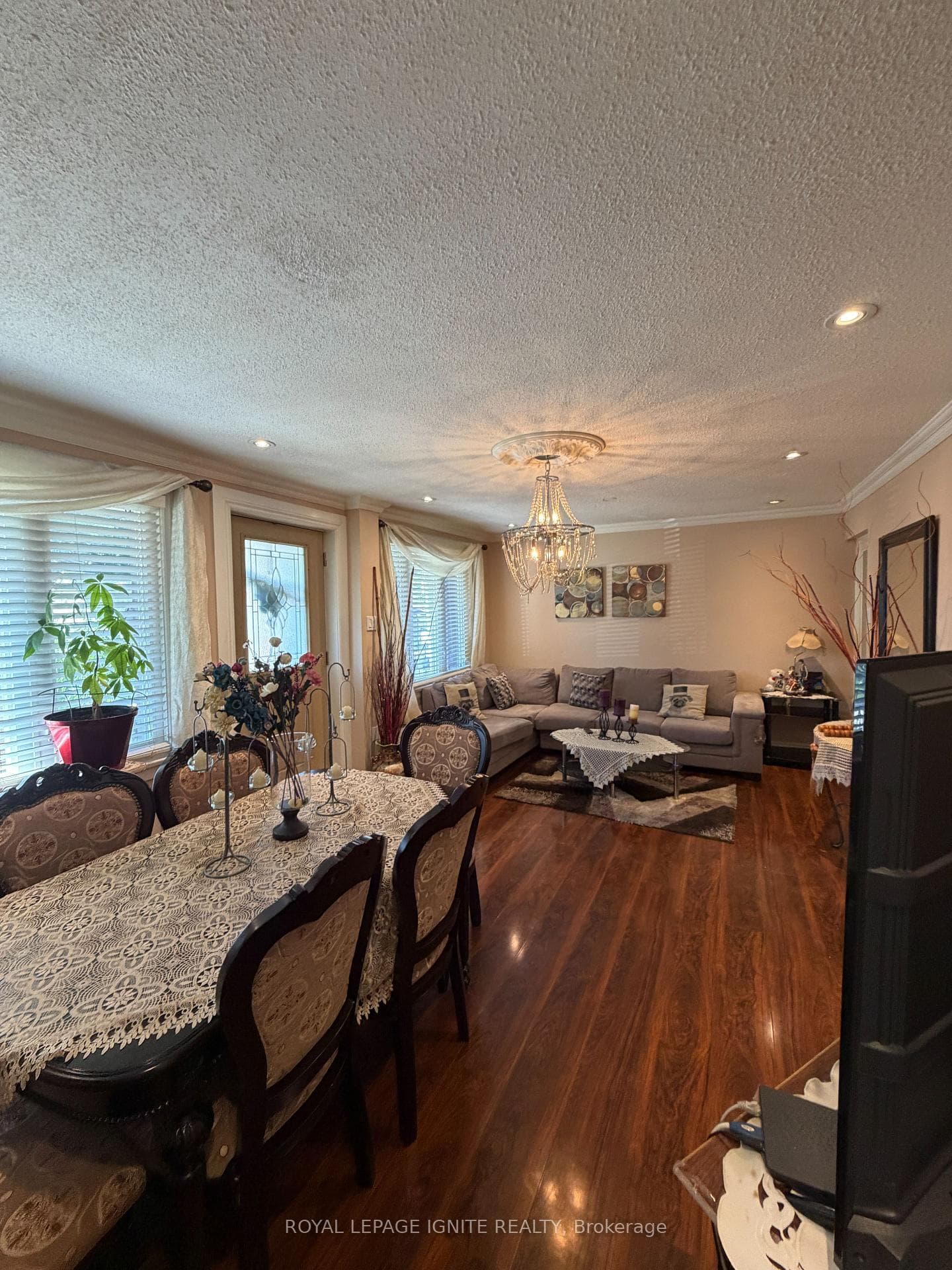 35 Hillary Avenue — property photo