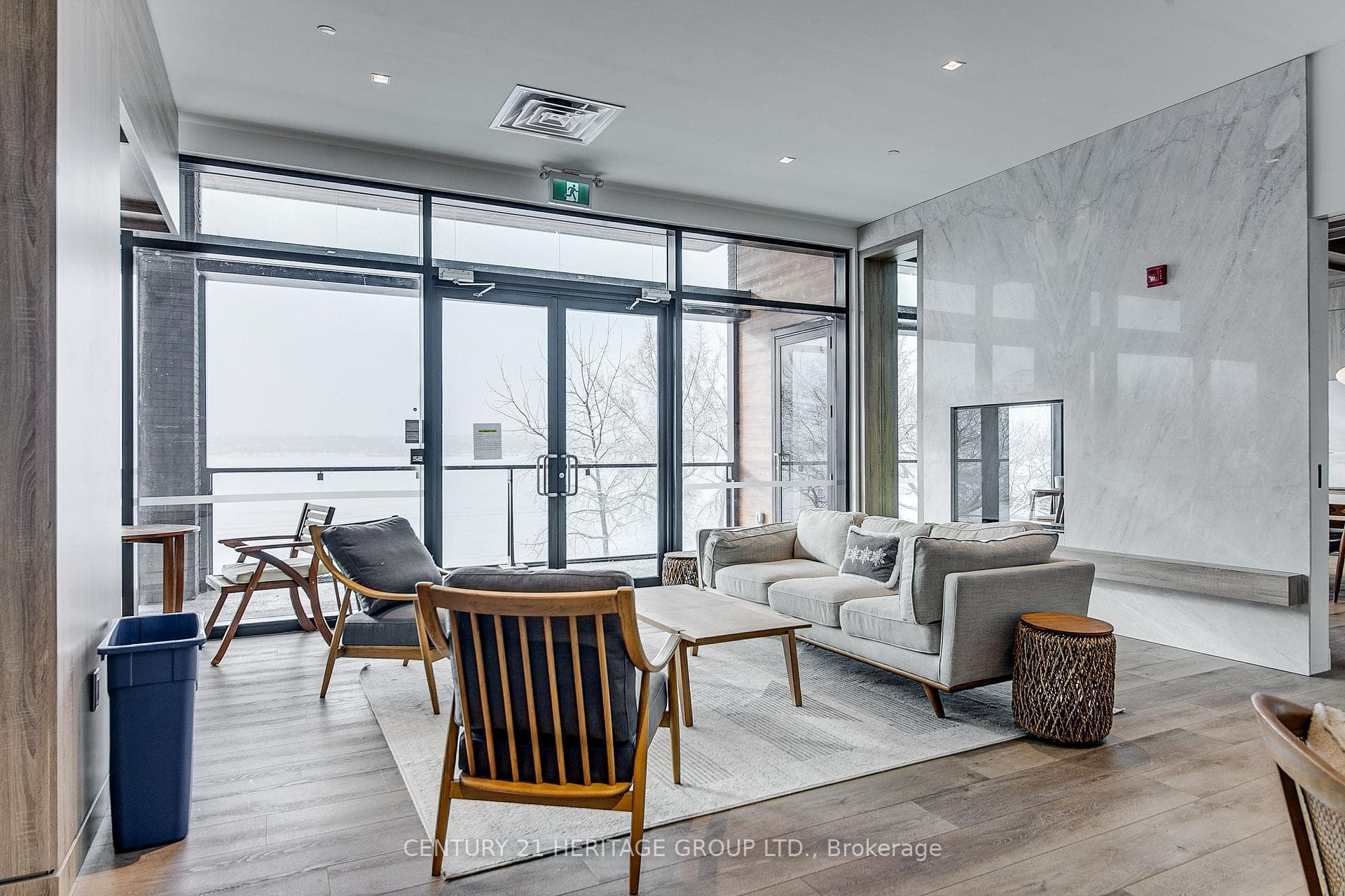 922- 185 Dunlop Street — property photo