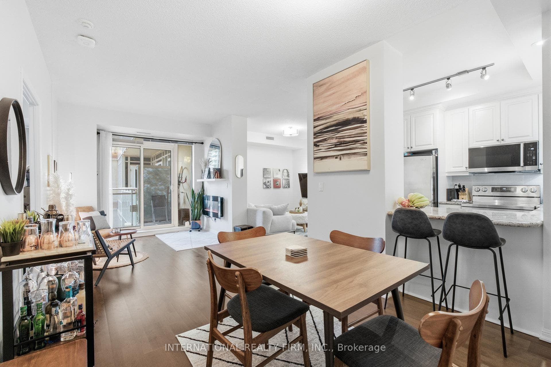 711- 628 Fleet Street — property photo