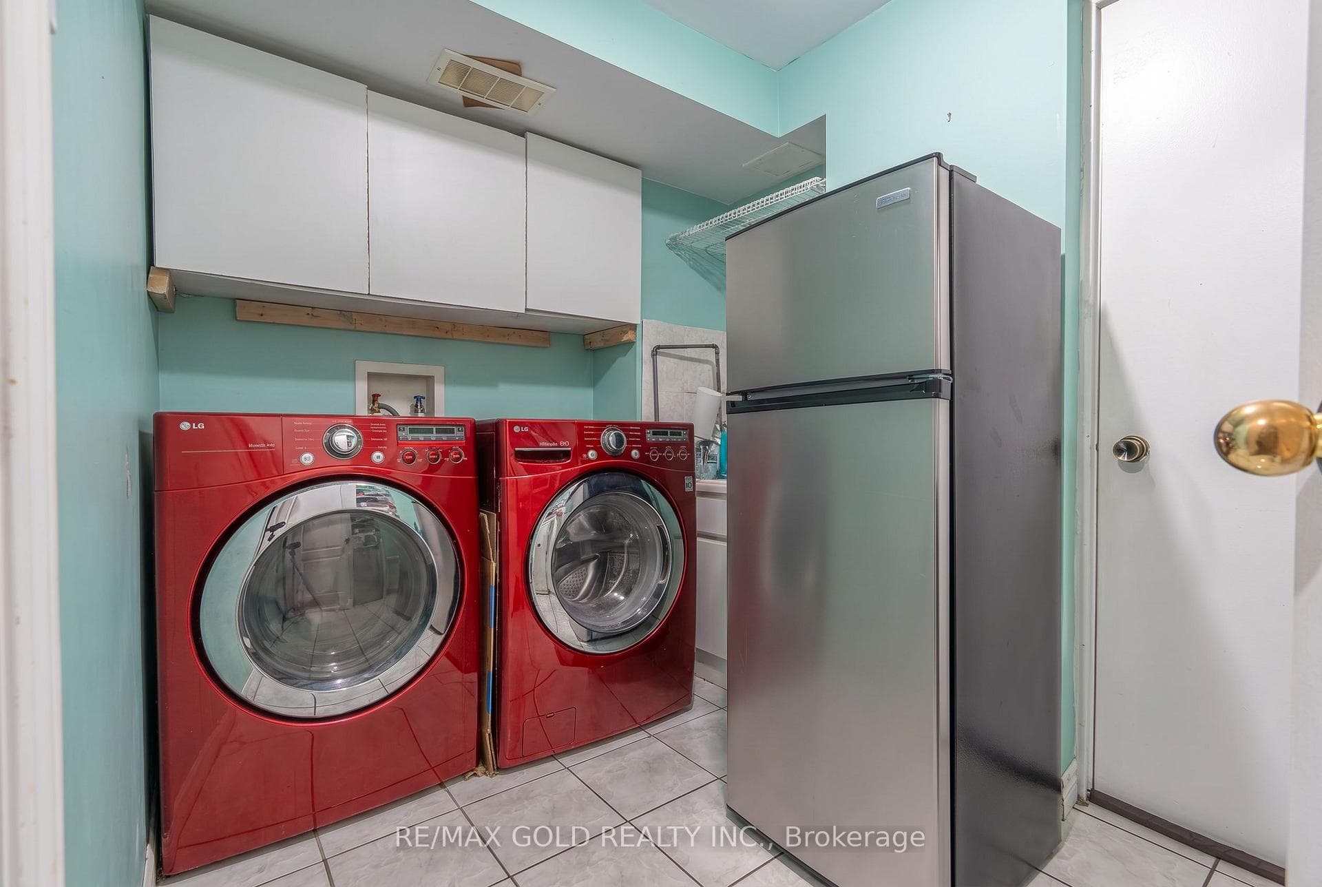 86 Whitehaven Drive — property photo