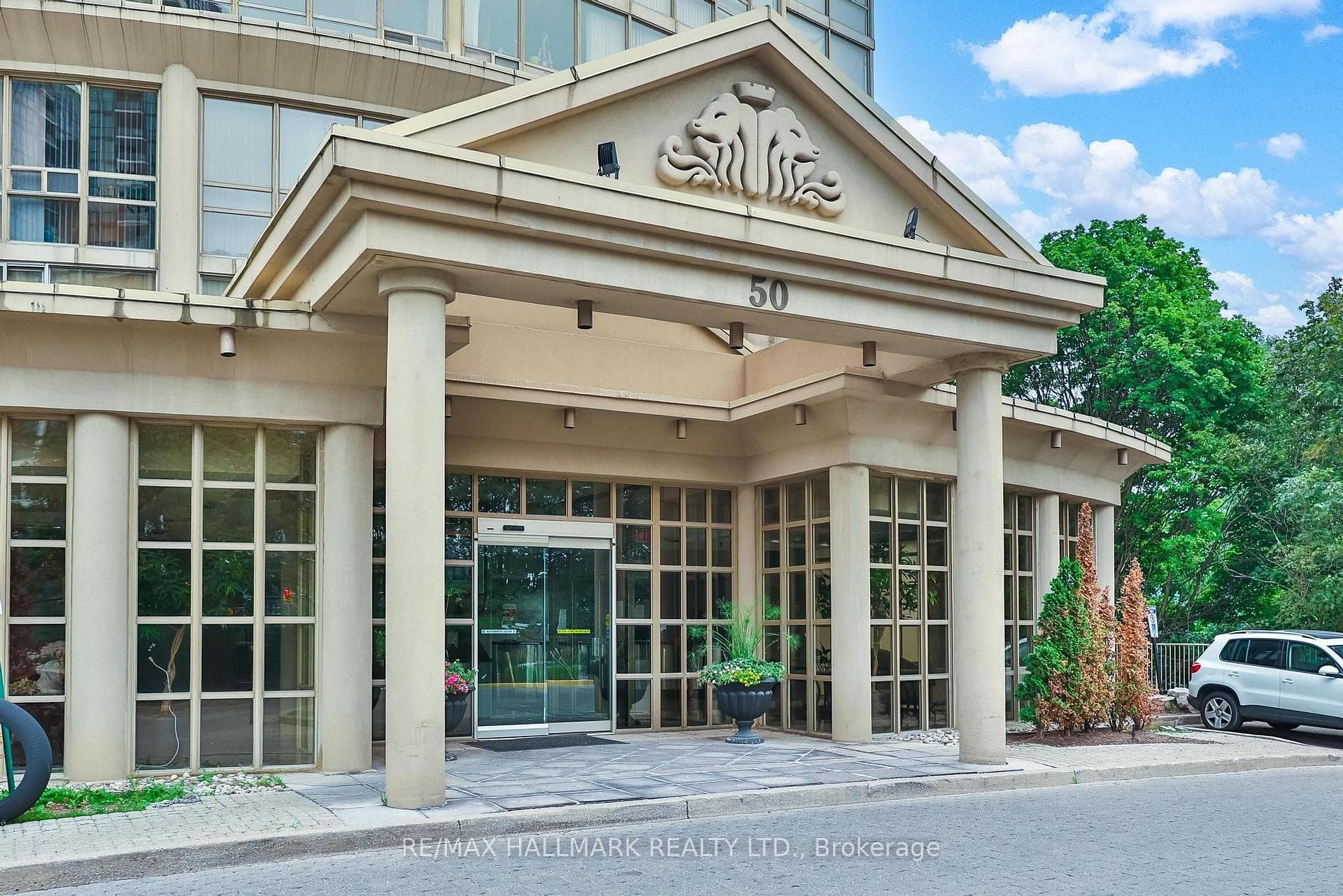 607- 50 Eglinton Avenue — property photo