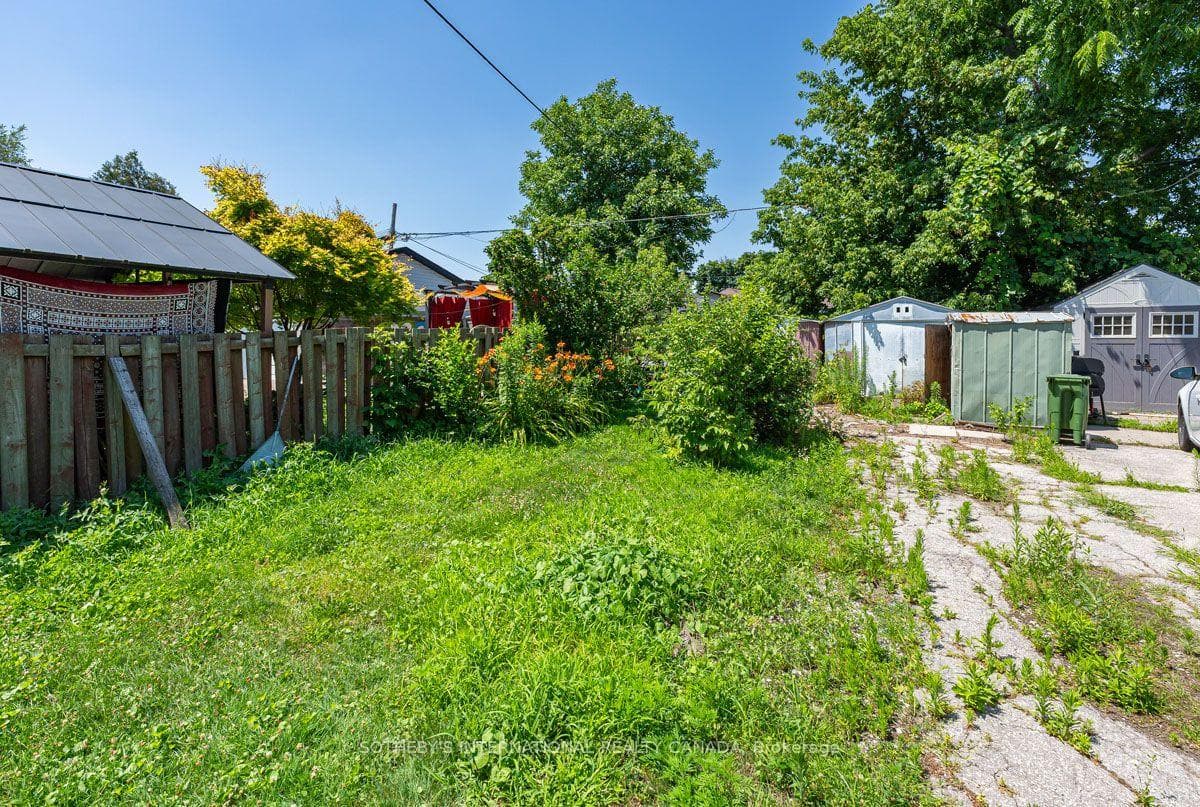 4 Marshall Boulevard — property photo