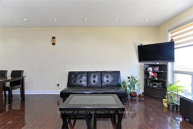 65 Newstead Crescent — property photo