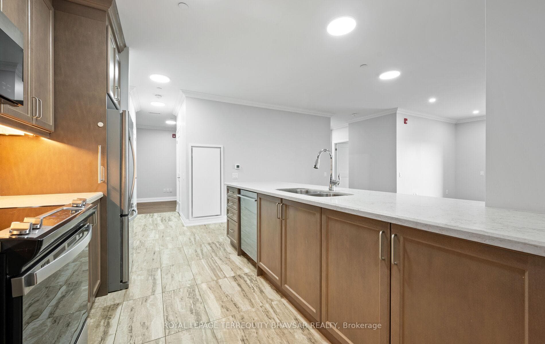 621- 830 Megson Terrace — property photo