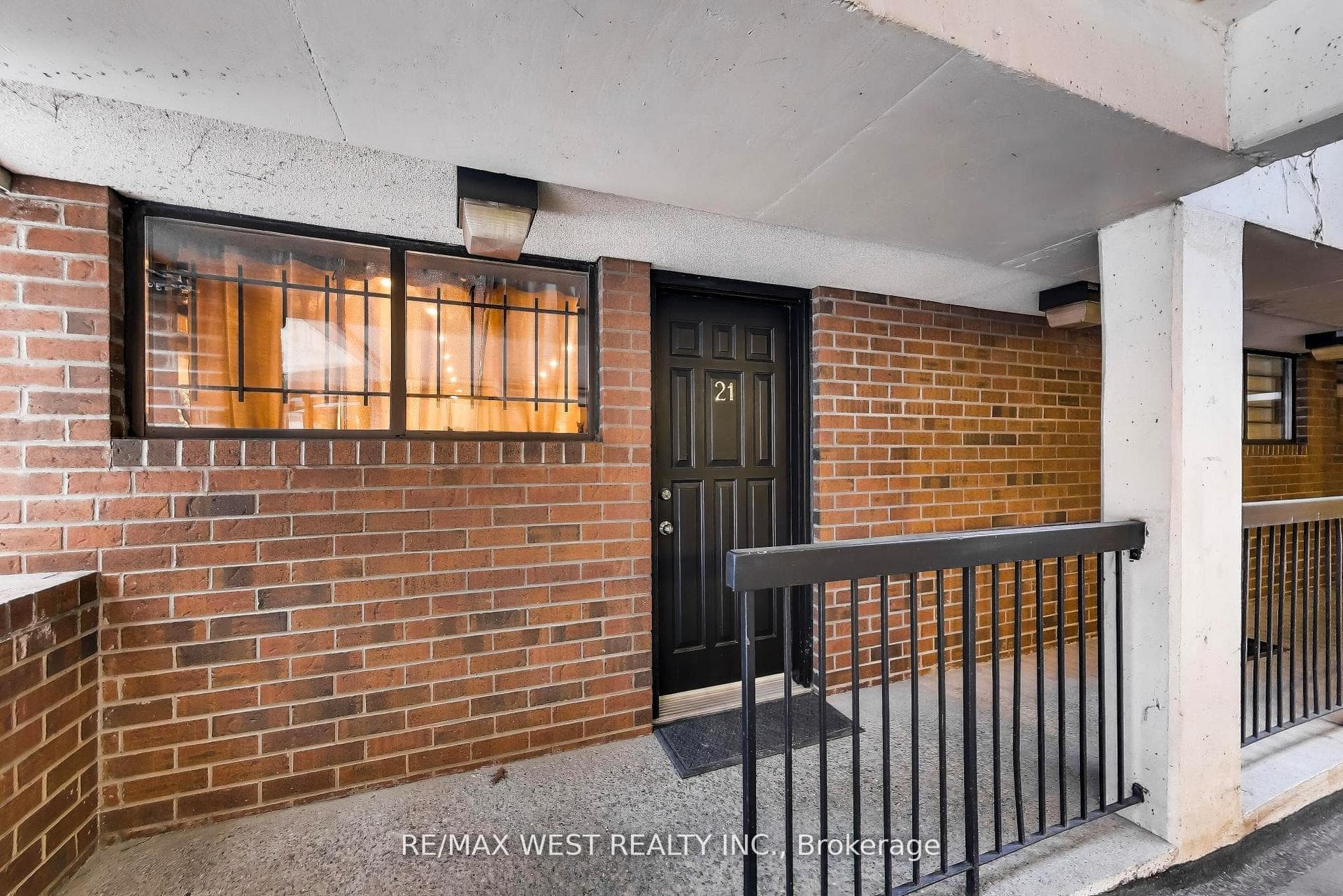 21 Dundonald Street — property photo
