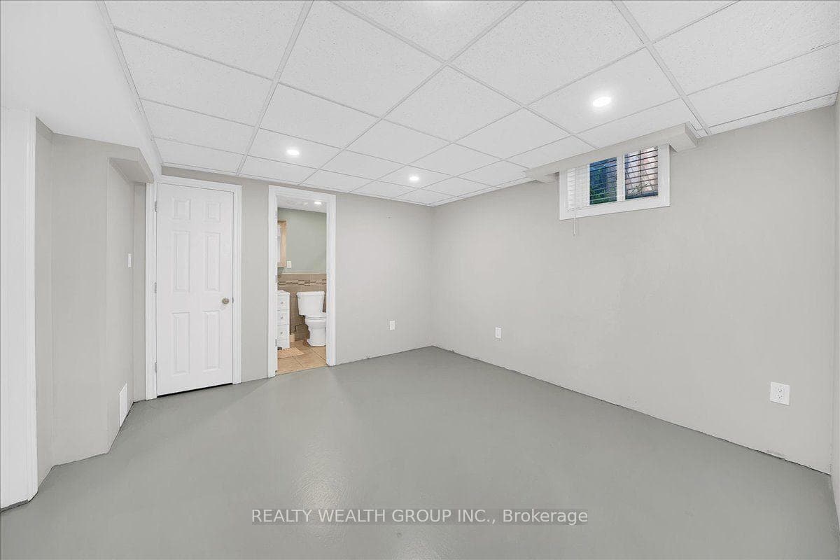 1576 Saugeen Drive — property photo