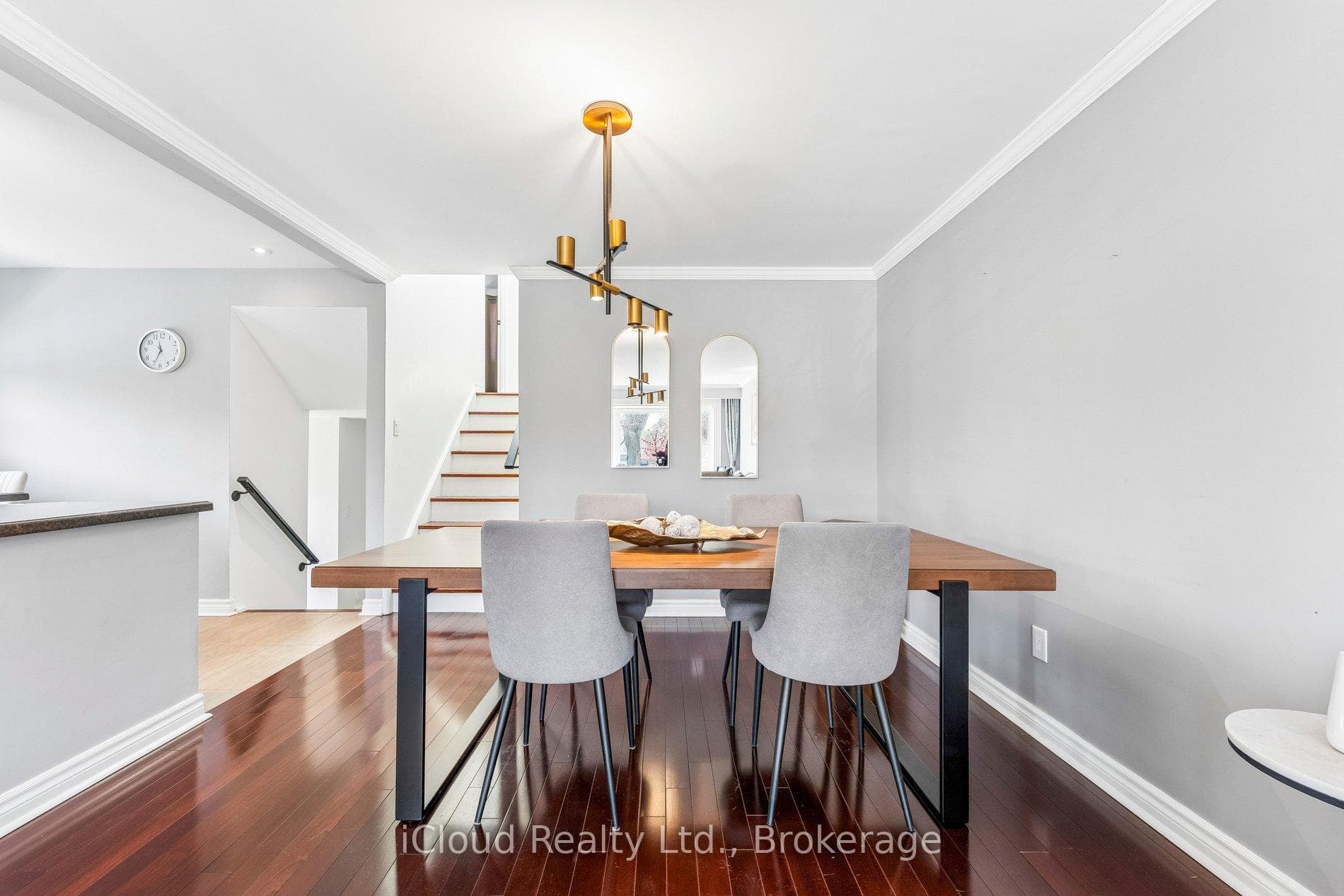43 Ferndale Crescent — property photo