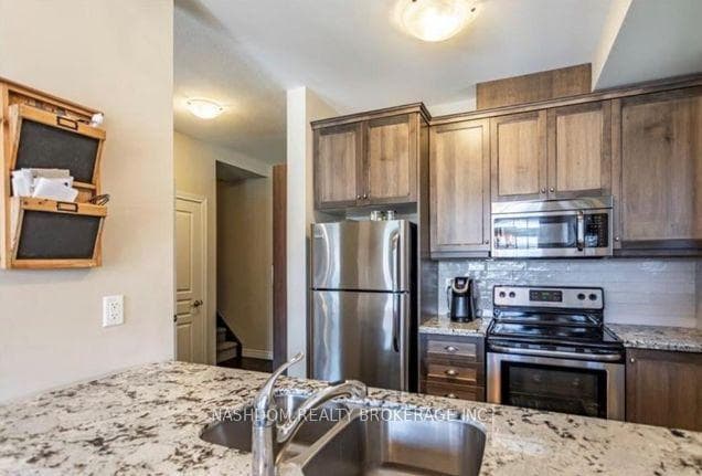 10 Egleston Lane — property photo