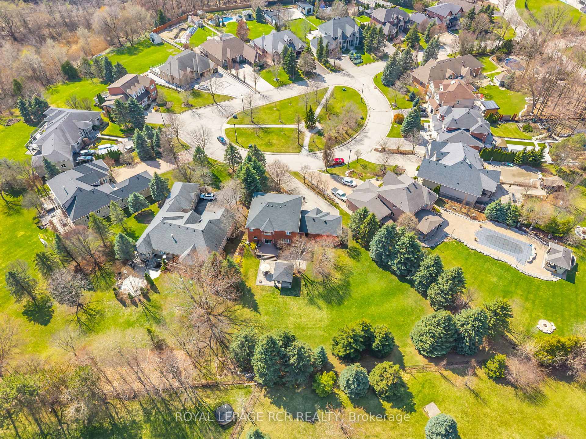 70 English Daisy Court — property photo