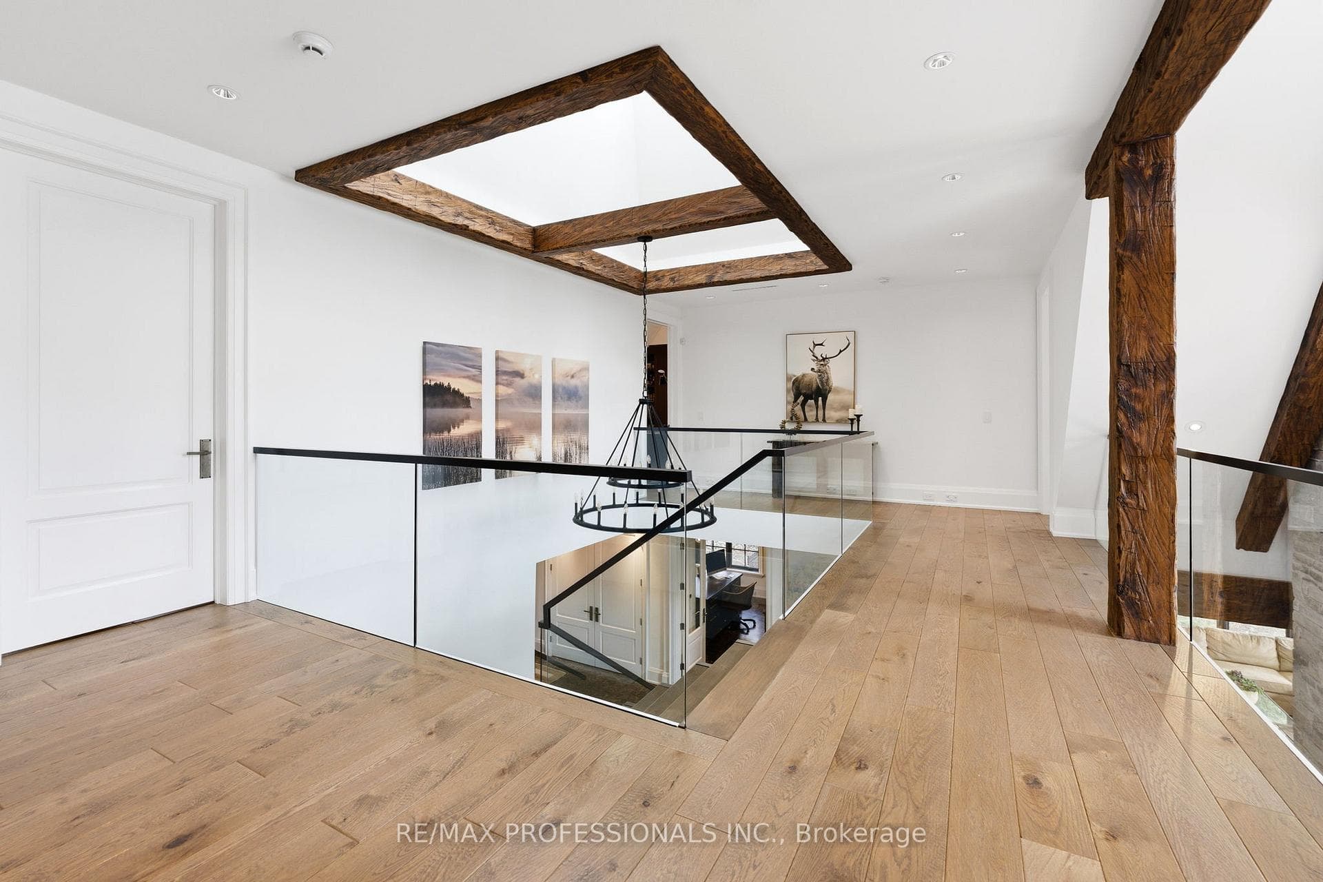 23 Riverside Crescent — property photo
