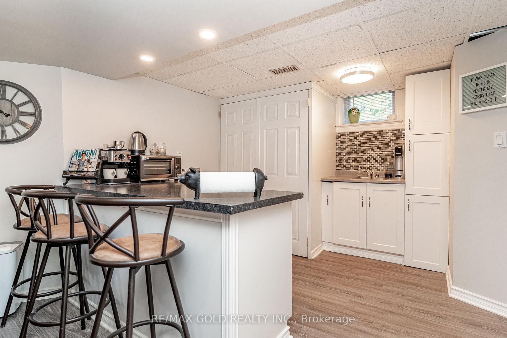 86 Clarence Street — property photo