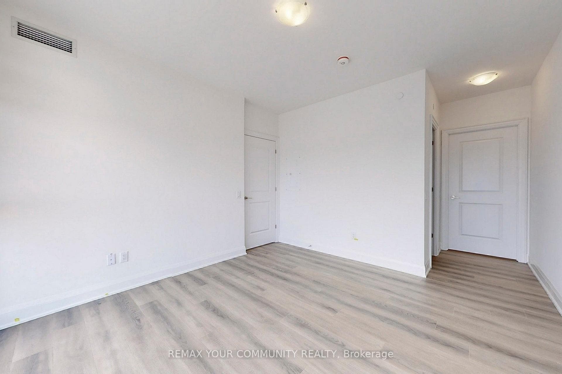 1407E- 20 Gatineau Drive — property photo