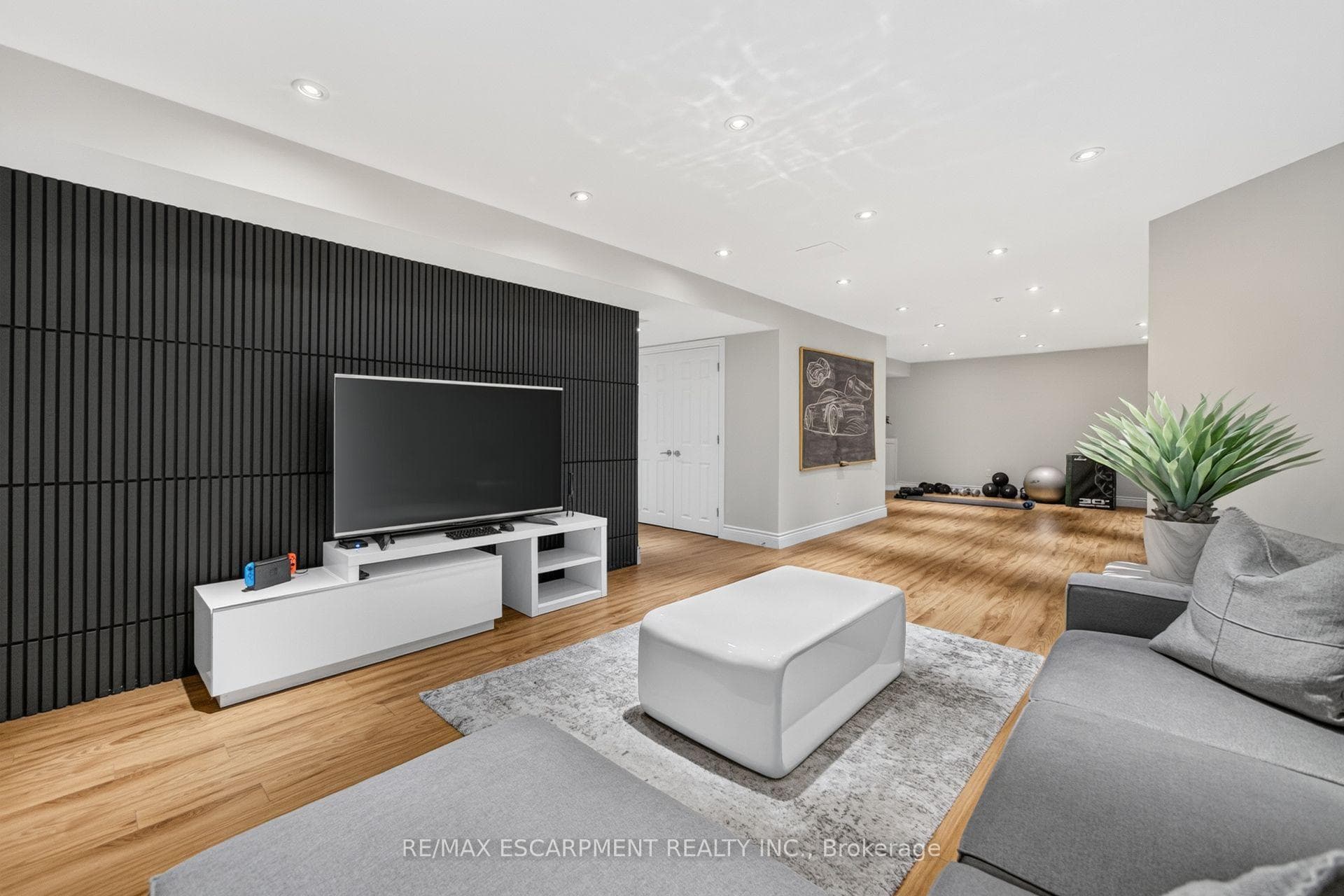 1533 Morse Place — property photo