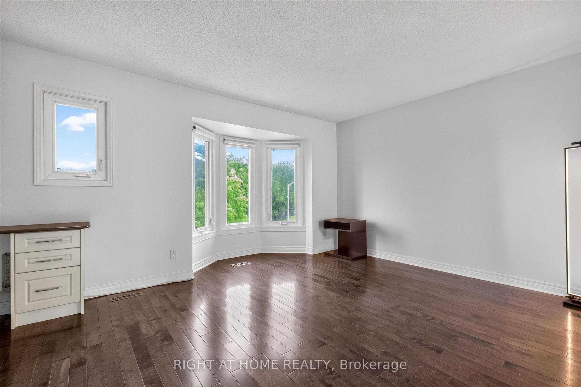 45- 186 Woodbridge Avenue — property photo